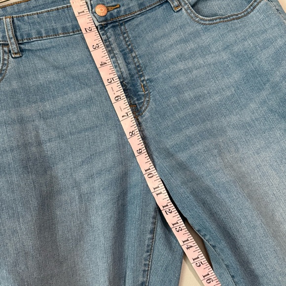 Old Navy Women’s size 16 Super Skinny Mid Rise light Wash Denim Jeans 214B4 - Picture 7 of 8